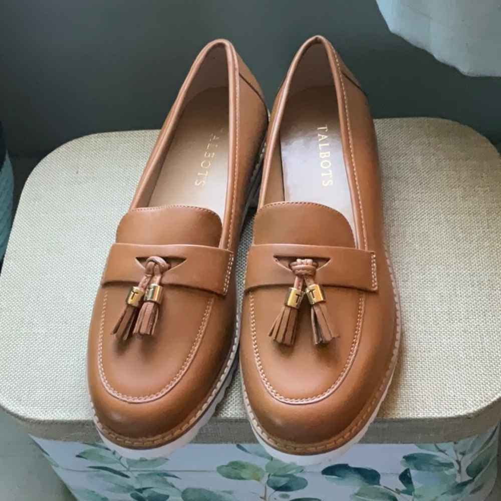 NWOB Talbots Laura Lug Sole Leather Loafers Tan Size 7.5